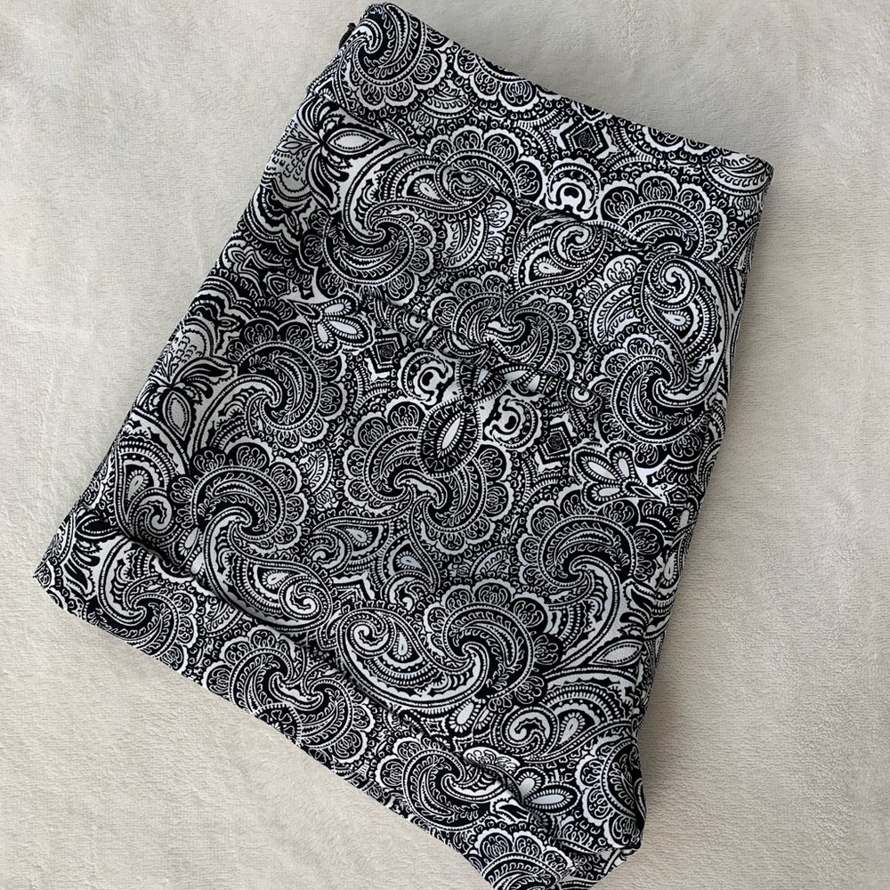Express Mid Rise Paisley Shorts Size 4